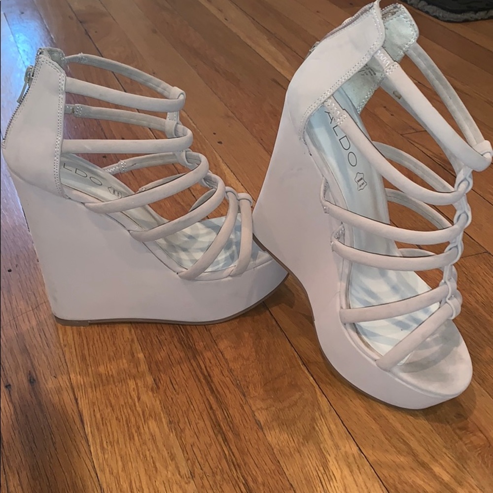Only worn once! Has been sitting in my closet